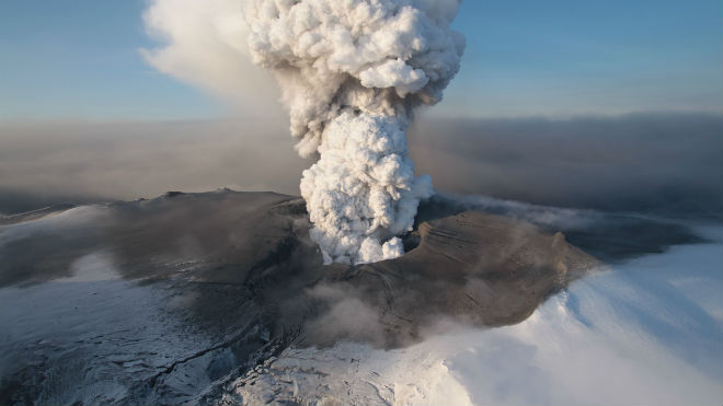Извержение вулкана: вулканический пепел
