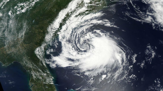 Вид из космоса на тропический циклон