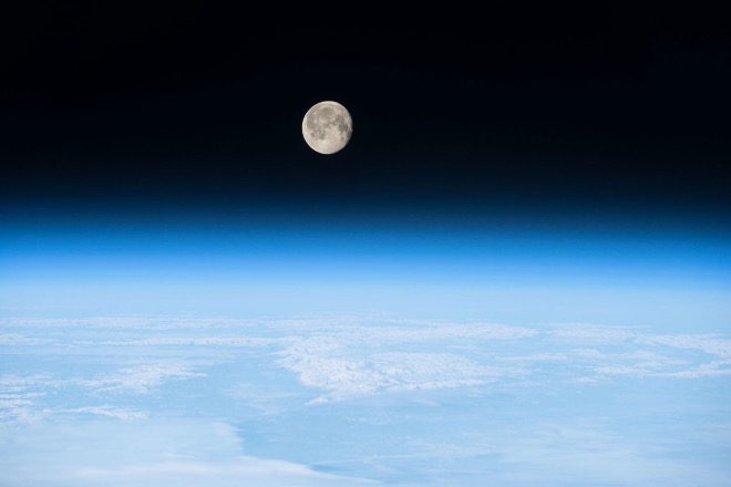 Луна с борта МКС 8 марта 2015 года