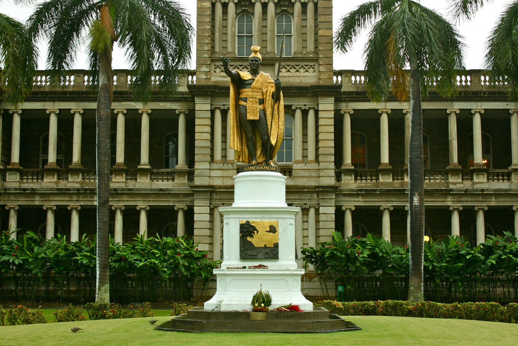 Памятник Камехамеха Великому на Гавайях