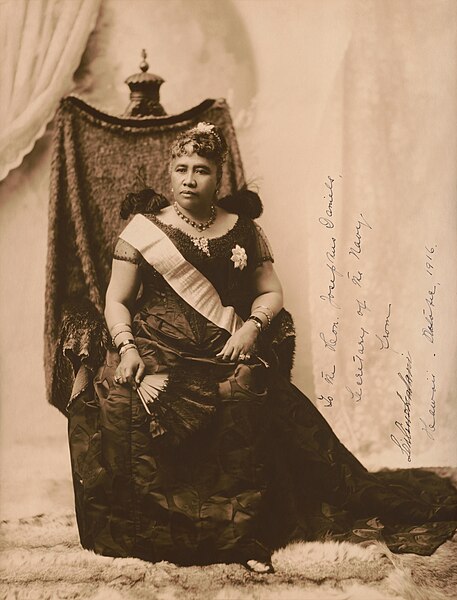 Лилиуокалани. Последняя королева Гавайев. Портрет 
Джеймса Дж. Уильямса, 
ок. 1891г.